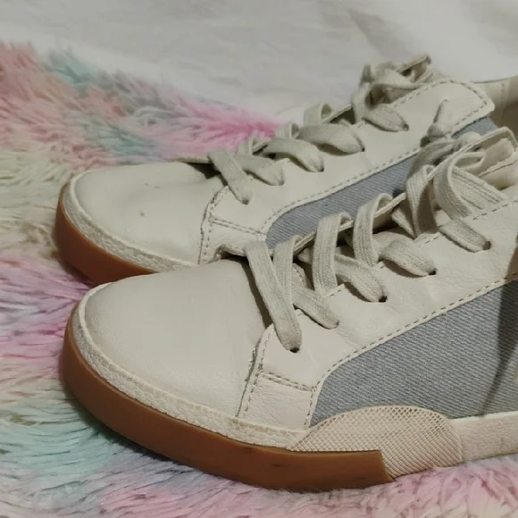 Dolce Vita White Silver & Denim Harryson Sneakers Sleek Low-Top Design #50 - Picture 3 of 11